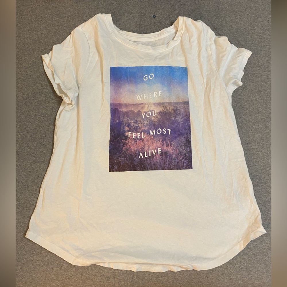 Old Navy Large White “Go Where You Feel Most Alive” Tee